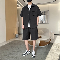 黑色