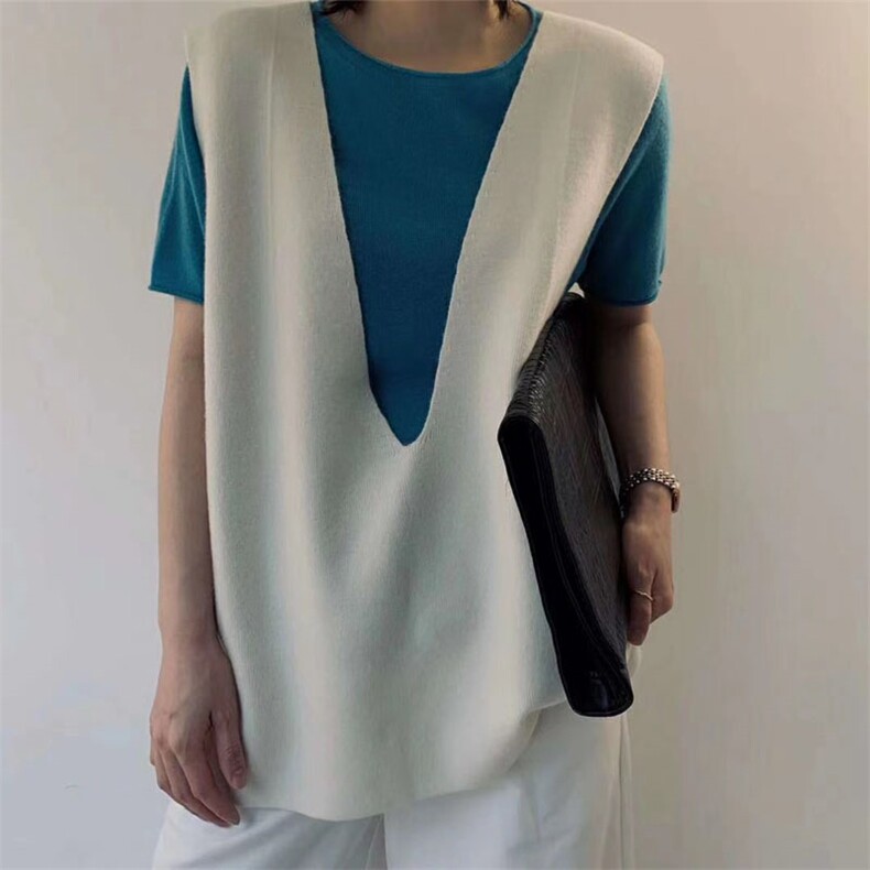 时尚百搭女士四平大V领马甲仿羊毛背心显瘦修身无袖外套，女装马甲，洁纯羊绒