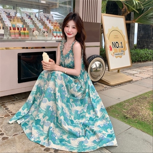 甜美度假风收腰拼接木耳边印花吊带连衣裙女夏2025新绝美长裙及踝图片