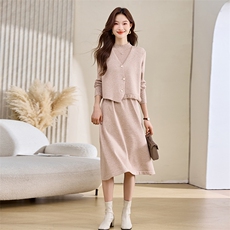 2025新款秋冬咖色高级感气质中长款过膝半高领毛衣裙两件套女打底，女装羊毛衫，艾米