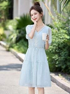 重工刺绣钉珠连衣裙女夏2025新款高级感气质法式v领系带收腰裙子图片