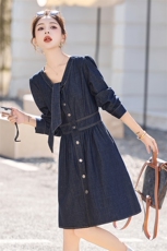 2025年新款优雅牛仔连衣裙女中长款春秋长袖高级感气质飘带连衣裙，女装连衣裙，流量+