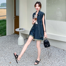 2025年新款韩版时尚设计感套装女夏季牛仔马甲背心高腰短裤两件套，女装套装/套裙，维壹