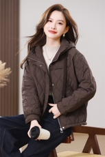 2025年冬装新款时尚休闲连帽棉衣外套，女装棉衣/棉服，雪樱依海