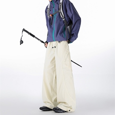 浅黄色