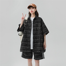 黑色