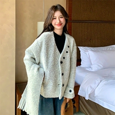 韩系浅灰色配围巾v领毛呢外套女秋冬2025新款设计减龄时髦厚大衣，女装毛呢外套，纯色衣恋