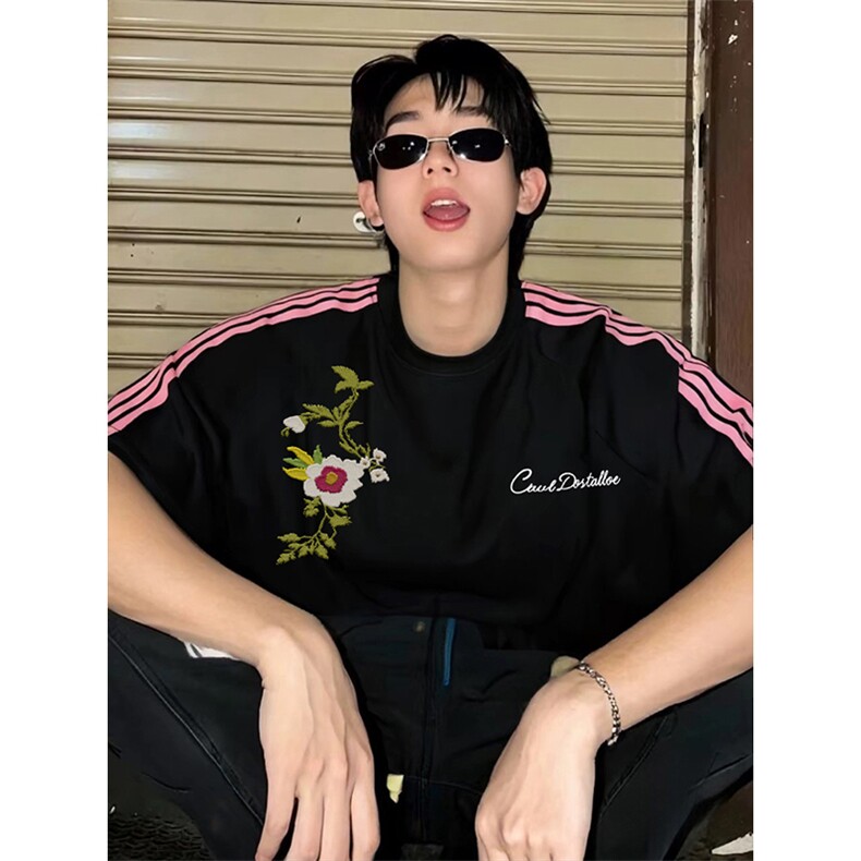 抖音得物品质二开240克宽松纯棉美式潮牌印花三条杠中性风短袖T恤,男装T恤,电商A486