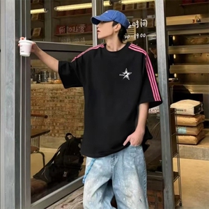 抖音得物品质二开240克宽松纯棉美式潮牌印花三条杠中性风短袖T恤图片