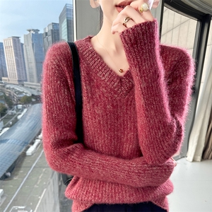 2025秋冬新款气质V领貂绒宽松打底衫女时髦加厚保暖套头毛衣图片