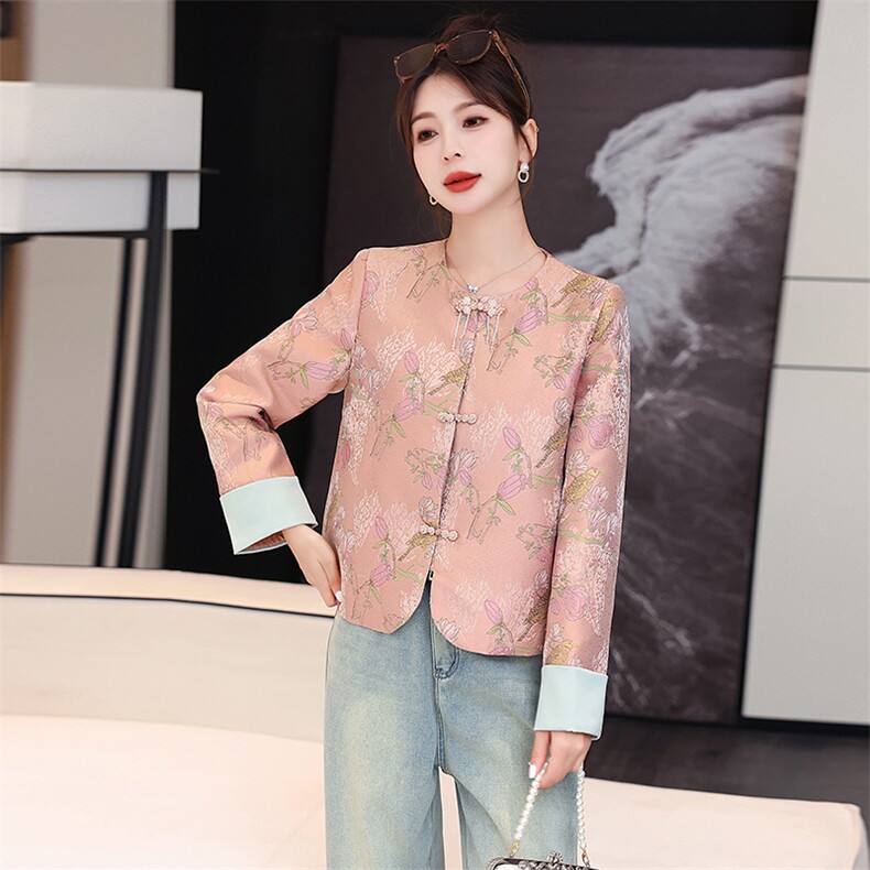 新中式风盘扣外套女2025新款春秋款刺绣提花上衣短款小个子粉色，女装短外套，美沁