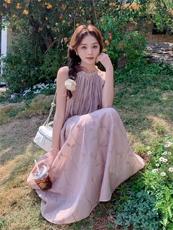 粉色重工刺绣女神范超仙无袖挂脖长裙新款森系显瘦连衣裙夏高级感，女装连衣裙，浙宝301