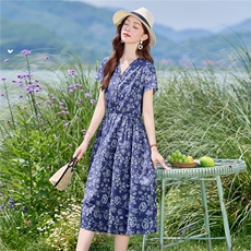 复古印花棉麻短袖连衣裙女夏2026新款V领盘扣气质减龄新中式裙子，女装连衣裙，倪叶myz