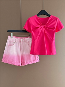 欧货休闲时尚套装女夏季新款V领扭结设计短袖上衣牛仔短裤两件套图片