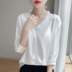 2025夏季新款V领缎面气质钩花蕾丝短袖女士宽松显瘦七分袖上衣T恤，女装T恤，暖习羊绒