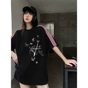 抖音得物品质二开240克宽松纯棉美式潮牌印花三条杠中性风短袖T恤图片
