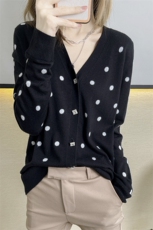 休闲/淑女2024年秋冬季新款通勤百搭薄款V领精细羊毛波点开衫，女装针织衫/毛衣，丽特绒
