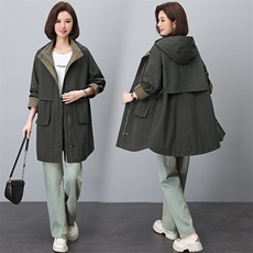 纯棉风衣外套女2025年春秋新款时尚休闲中年妈妈宽松大码工装大衣，女装风衣，江忆布依