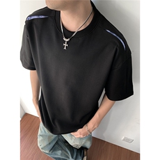 黑色