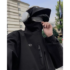 黑色
