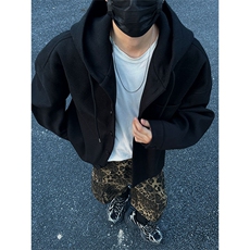 黑色