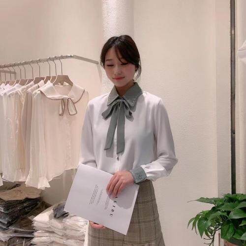 拼色绣花气质风衬衫，女装衬衫，麦筱萌