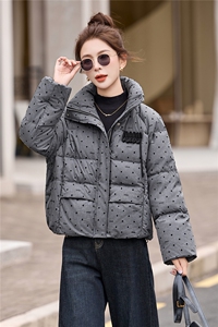 设计感洋气波点羽绒服女短款2025冬新款90%白鸭绒面包服外套图片
