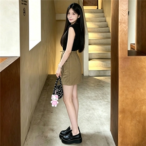 女夏季新款时尚减龄套装收腰显瘦圆领黑色无袖上衣工装短裙两件套图片 女夏季新款时尚减龄套装收腰显瘦圆领黑色无袖上衣工装短裙两件套图片