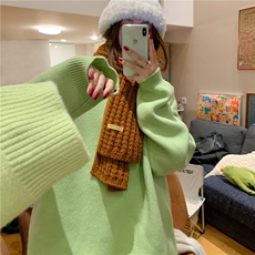 淡绿色