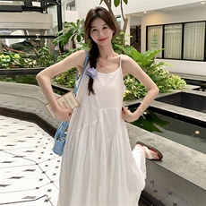 法式初恋白色连衣裙女2025年夏季新款甜美温柔风海边度假吊带长裙，女装连衣裙，诺蝶
