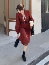 丝巾收腰红色连衣裙女春秋2025新款法式气质优雅超火独特漂亮裙子，女装连衣裙，霓裳依族