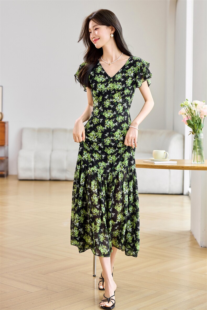 法式复古碎花连衣裙女2025夏新款时尚V领显瘦气质收腰修身鱼尾裙,女装连衣裙,魅影