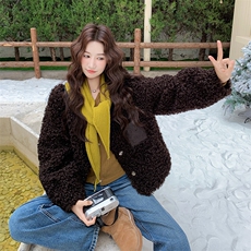 咖色皮毛一体羊羔毛外套2C317A-8538-P195-K299，女装短外套，2C317A