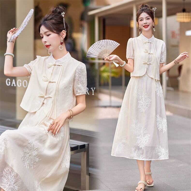 米白色小香风刺绣套装裙女2024夏装新款高档盘扣上衣半身裙两件套，女装套装/套裙，韩宇舍