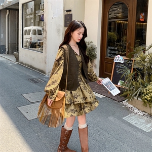 麂皮绒马甲连衣裙套装女春秋2025新款法式小个子浪漫碎花裙两件套图片