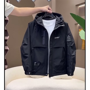 W10575-P70  网图现货 新款连帽工装夹克潮流百搭休闲冲锋衣图片