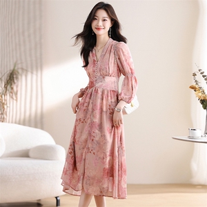 超好看独特漂亮茶歇裙法式V领灯笼袖碎花连衣裙女2026早春新款图片