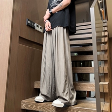 灰绿色