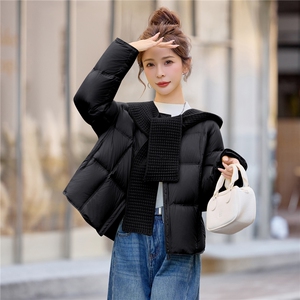 90%白鸭绒2025年冬季休闲短款羽绒服配送针织帽子图片