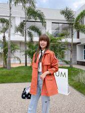 PANDLI经典又显腿长的短款风衣‘小翻领的设计延续了工装感，女装风衣，潘大利