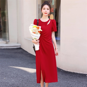 红色连衣裙女2025夏季新款高级感法式气质名媛别致绝美修身开叉裙图片
