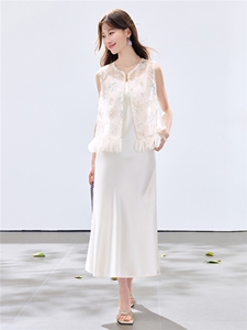 夏季新款现货！2026温柔风重工立体花卉马甲+珍珠吊带长裙套装女图片