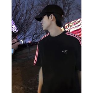 抖音得物品质二开240克宽松纯棉美式潮牌印花三条杠中性风短袖T恤图片
