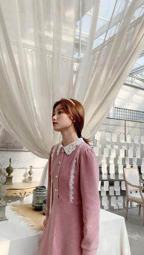 【现货】春季新款薄灯芯绒花边领修身连衣裙，女装连衣裙，布萱