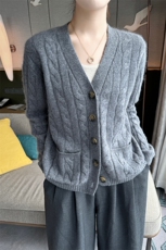 新款时尚百搭简约开衫V领纯色长袖针织羊绒衫女宽松显瘦上衣羊毛，女装针织衫/毛衣，暖绒情旗舰店