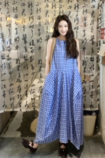 蓝色格子无袖连衣裙女2025夏季新款韩系氛围感宽松显瘦超好看长裙，女装连衣裙，2C159