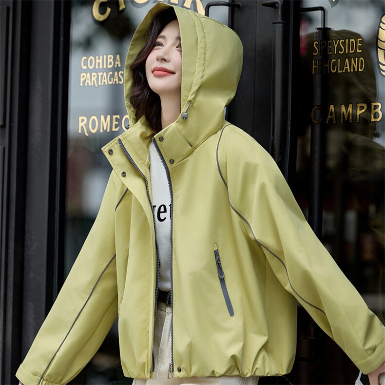 2025年秋季直筒型街头长袖连帽插肩袖拉链休闲户外风衣外套女，女装短外套，微微衣阁