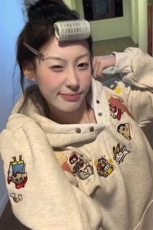 现货趣味蜡笔小新刺绣纽扣连帽卫衣女秋冬2025新款休闲宽松高级感，男装卫衣，星座302B