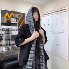黑色