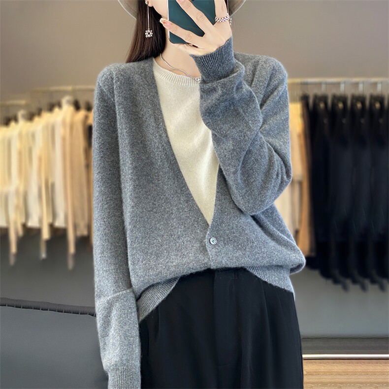 2025年秋季圆领撞色假两件时尚百搭通勤简约休闲,女装羊毛衫,暖烁羊绒